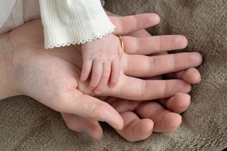 Studio oder Zuhause? Wir helfen dir bei der Entscheidung f&uuml;r dein perfektes Newborn-Shooting